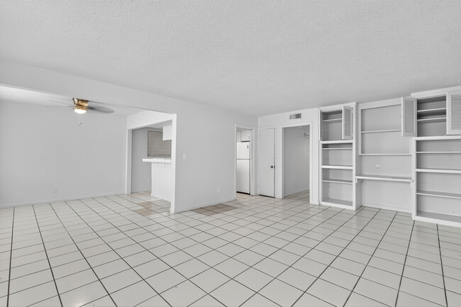 Photo - 202-244 W Shields Ave