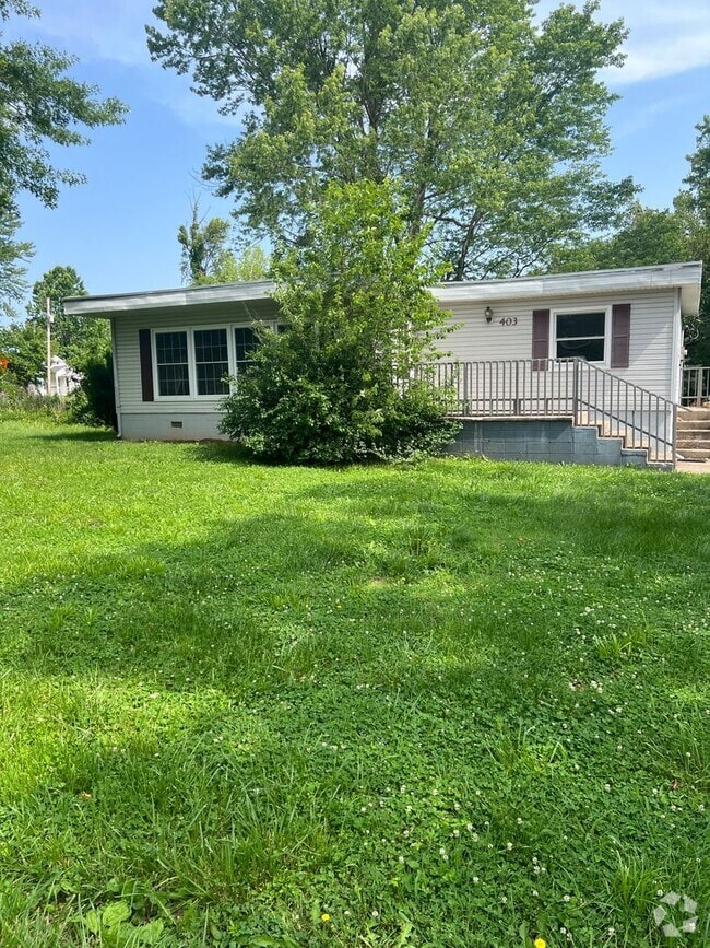 Building Photo - 2 bedroom/1 bath house for rent