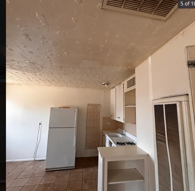 Photo - 528 W Howe St