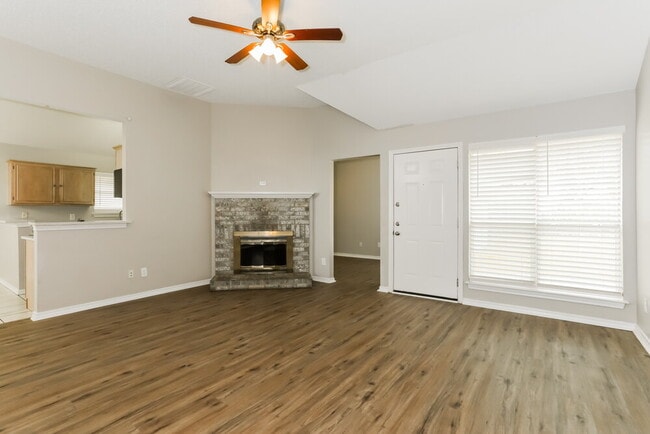 Photo - 1211 Old Knoll Dr