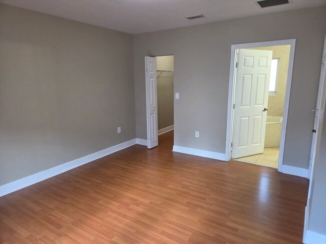 Photo - 5984 SW 8th St