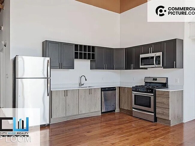 Photo - Frame Factory Unidad 108