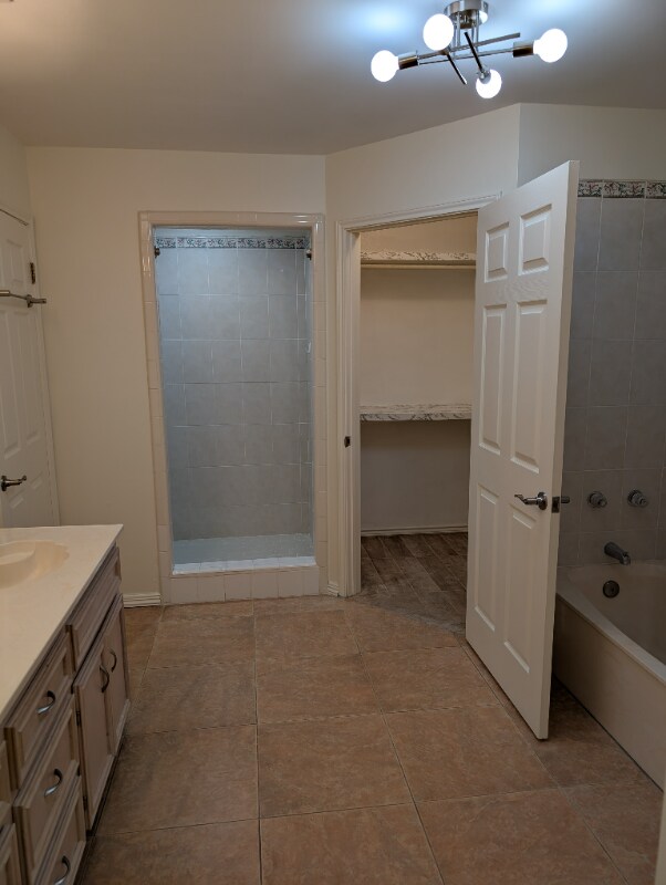 Photo - 2305 E 27th St