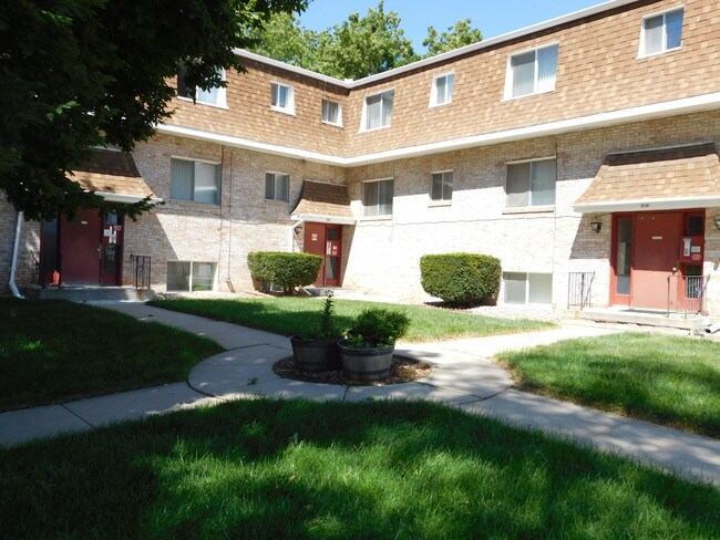 Plaza Court Apartments