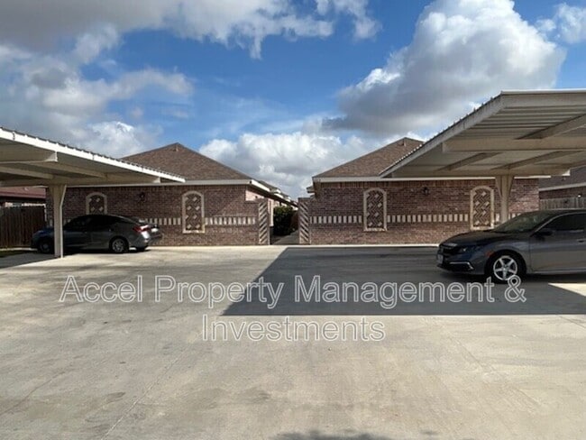 Building Photo - 1008 W La Pointe Ave Unit 3