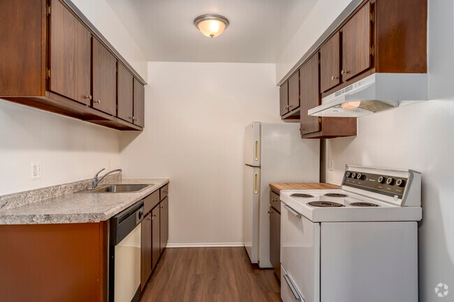 The Parkland 1BR, 1BA - 720SF - Kitchen