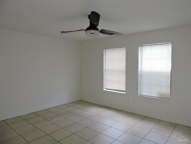 Photo - 119 N Reus St