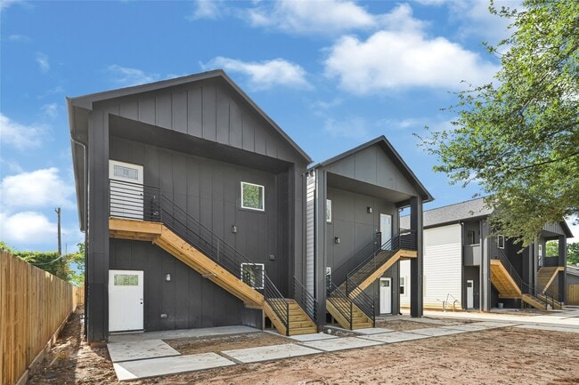 Building Photo - 418 Clinton Park St Unit 1-4