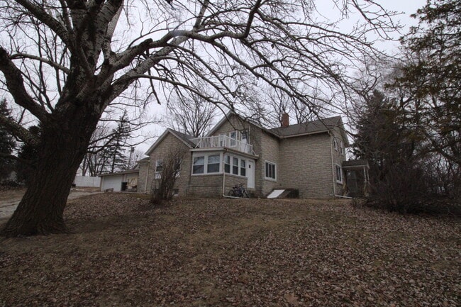 Building Photo - 7800 W Forest Home Ave Unit 7800