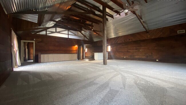 New carpet, ceiling fans and central air/heat - 5 S Batavia Ave Unidad Coach House