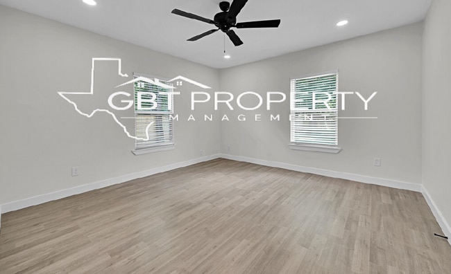 Photo - Spacious 4 Bed, 2 Bath Home for Rent – Reu...