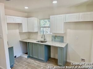 Photo - 709 Burr Oak Ln