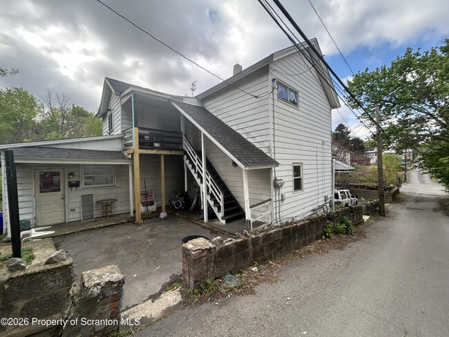 Building Photo - 717 E Elm St