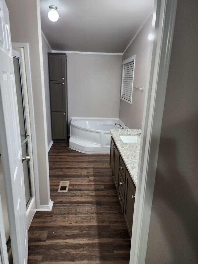 Photo - 640 Houston St