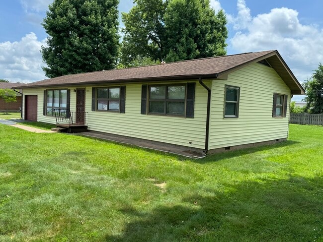 102 Oaklawn Cir