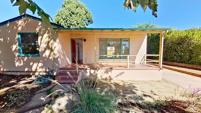 Building Photo - Desirable 3 Bedroom, 2 Bathroom house in S...