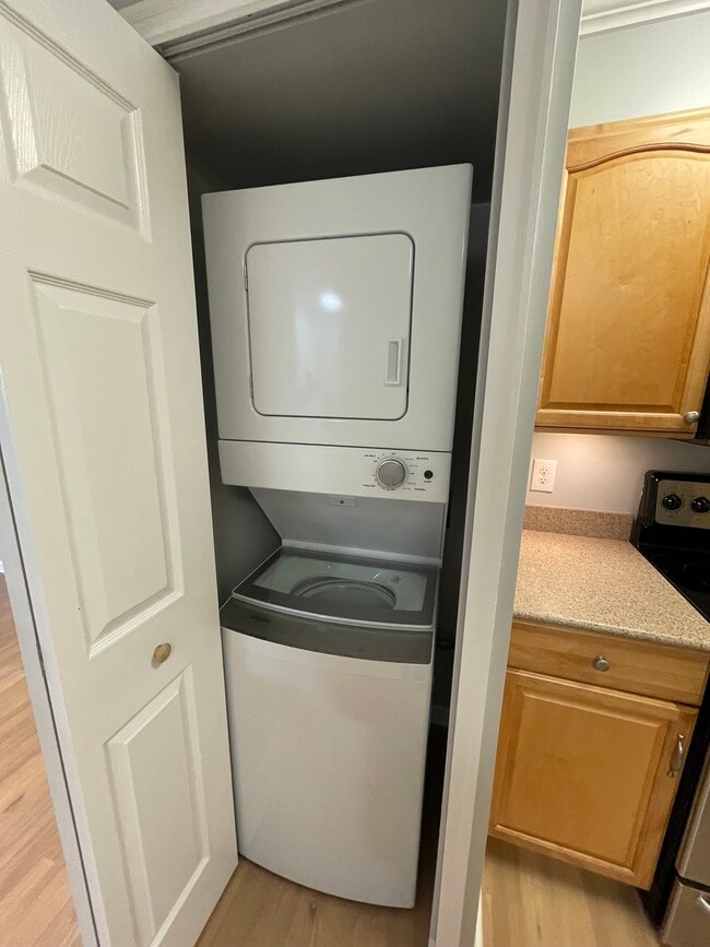 Washer/dryer - 3800 Powell Ln Unit #1107
