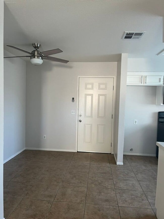 8710 Lyn River Ct Unidad 8710-D