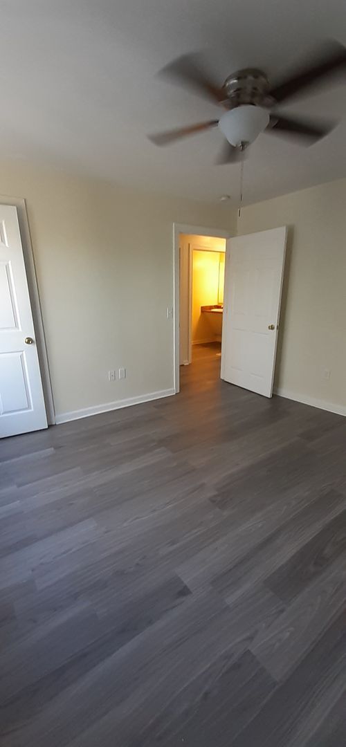 Photo - 832 W 38th St Unit #A