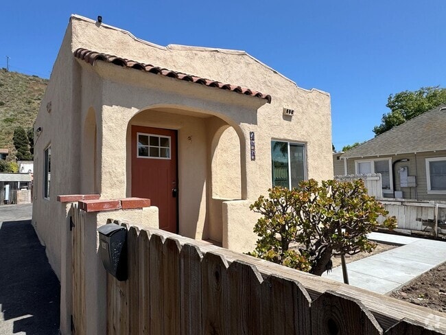 Building Photo - 344-350 N. Ventura Ave. Unit 344 N. Ventura Ave Rental