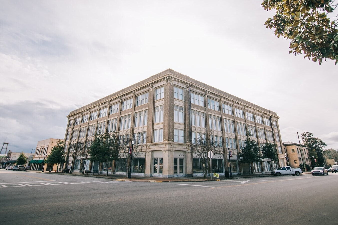 Hand Trading Company Apartments - Hand Trading Company Apartments