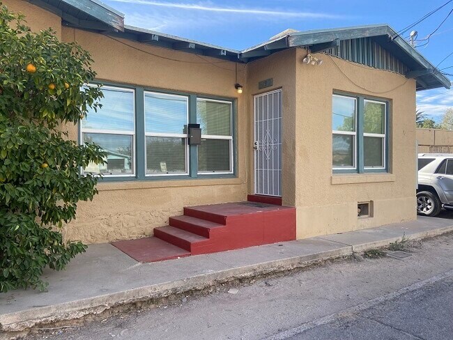 Building Photo - 209 N Tyndall Ave Unit 209 #2 Rental