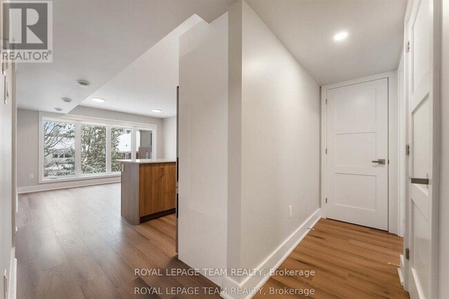 Photo - 5 - 342 FIFTH AVENUE