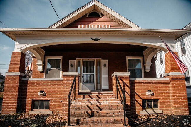 Building Photo - 209 N Pine St Unit Front Rental