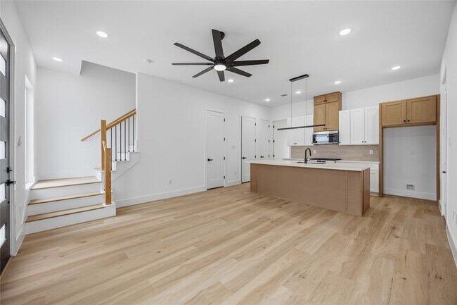 Photo - 9019 Comal St