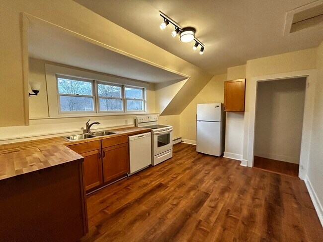 Photo - 46 Elm St Unit 2