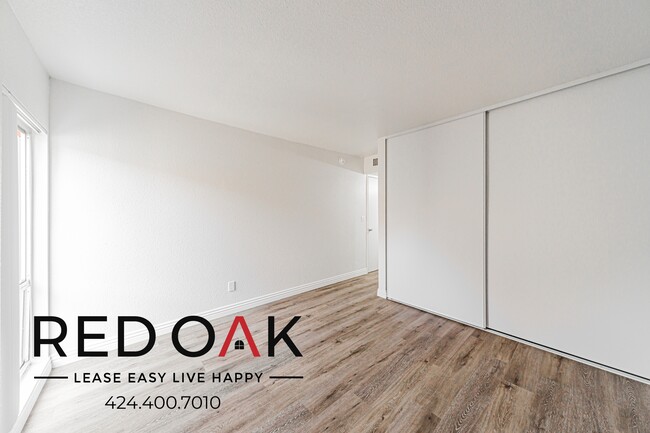 Photo - 17830 Sherman Way Unidad 384