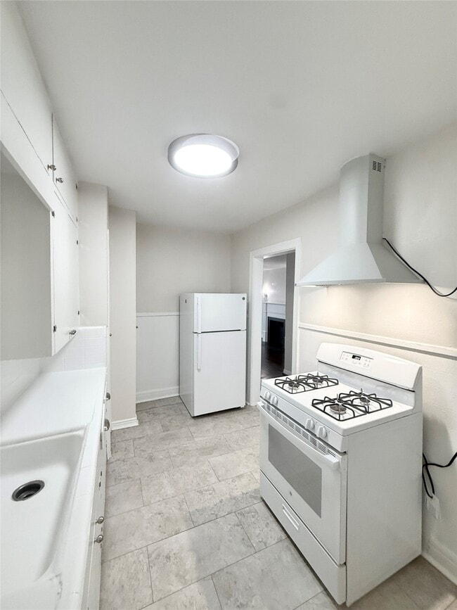 Building Photo - 5402 Jackson St Unit False