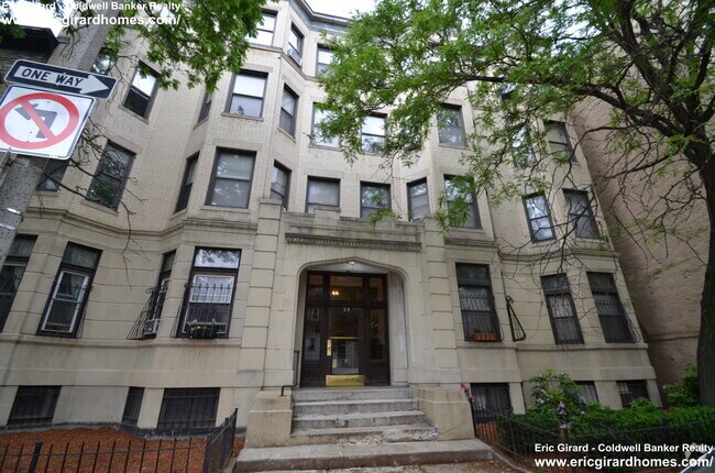 Building Photo - 39 Hemenway St Unit 23a Rental