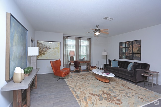 Photo - 10 Perimeter Park