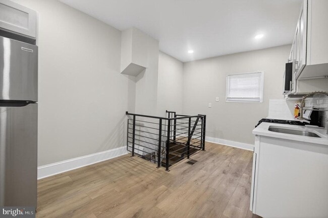 Photo - 5437 Webster St