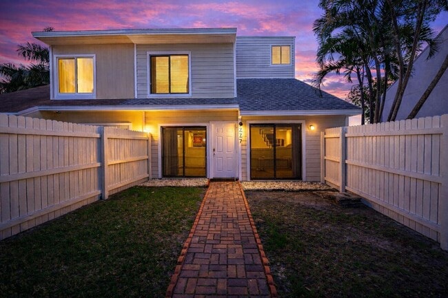 Building Photo - 9227 Green Meadows Way