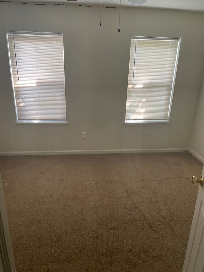 Living Room - 1136 Day St