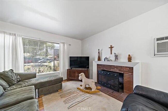 Building Photo - 3124 Alameda St Rental