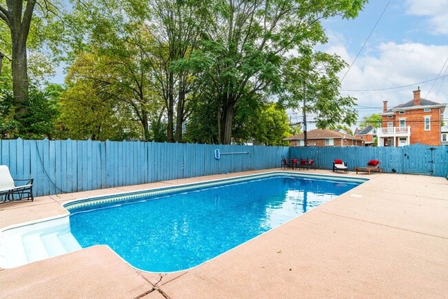 Photo - Huge Brick House in Victorian Village/Shor...