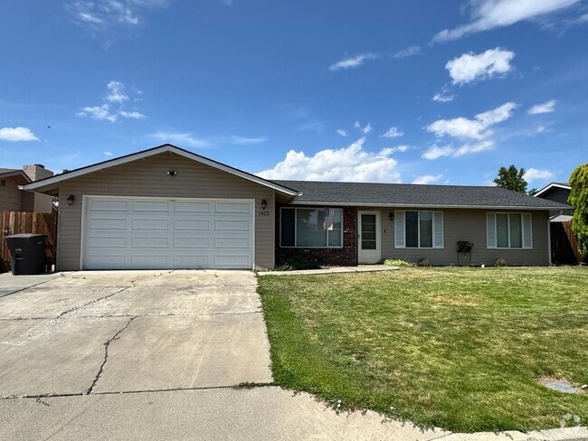 Building Photo - 31st Ave 4 Br, Dbl Garage, All New Carpet Rental