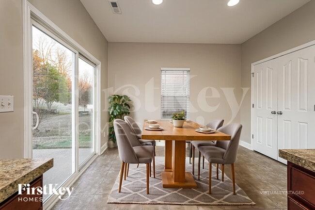 Photo - 137 Rosewalk Ln