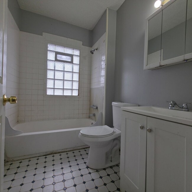 Photo - 3625 E 153rd St