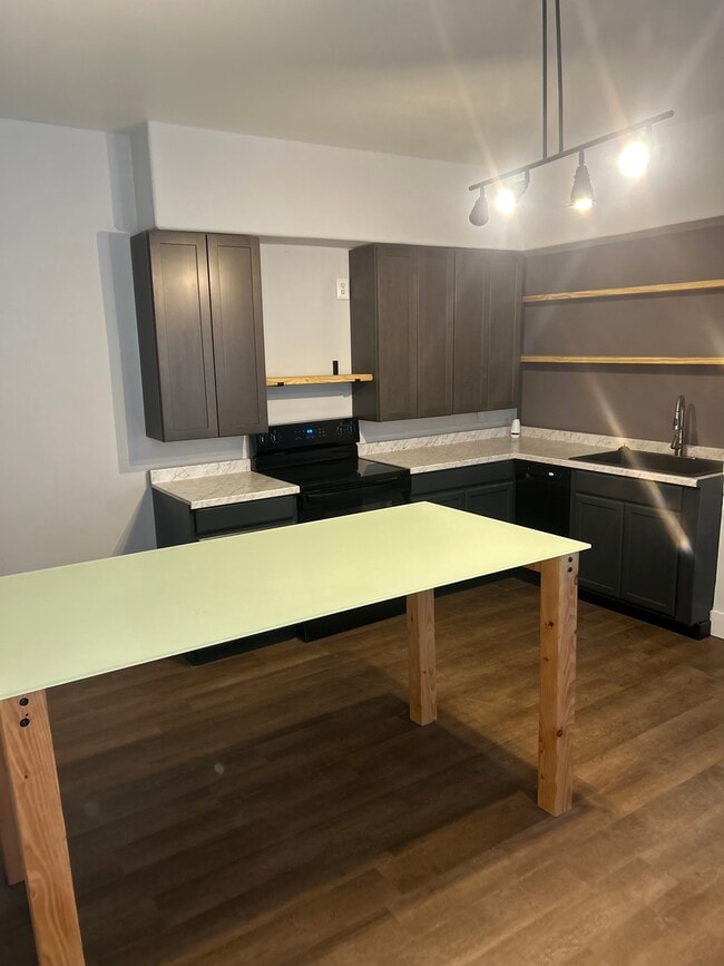 Photo - 9511 Gentry Ave