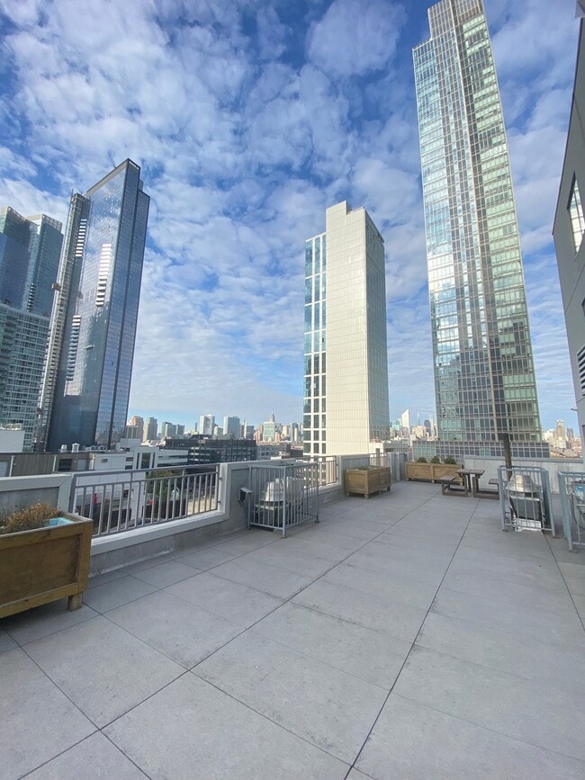 Photo - 42-22 Crescent St Unit 3B