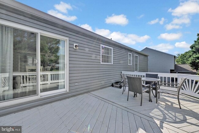 Photo - 350 Long Meadow Way