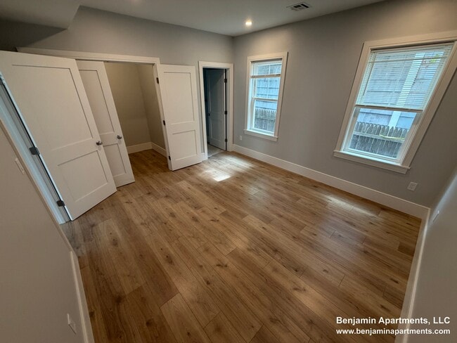 Photo - 11 Holton St
