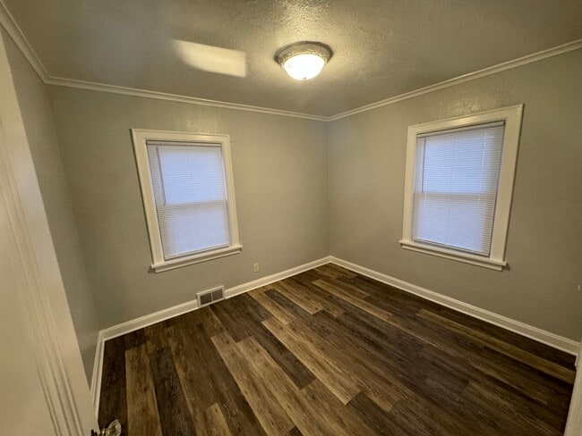 Photo - 3 bedroom, 2 bath House with 2 car detached garage