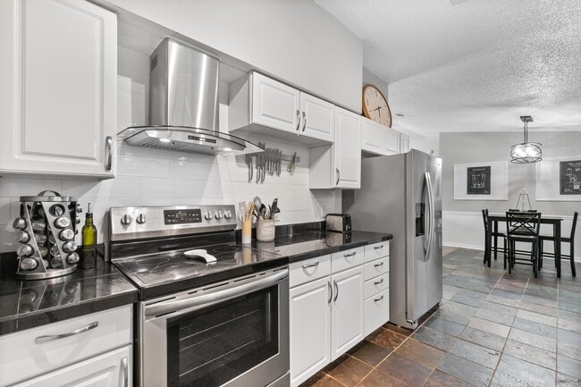 Building Photo - 8136 Albatross Rd Rental