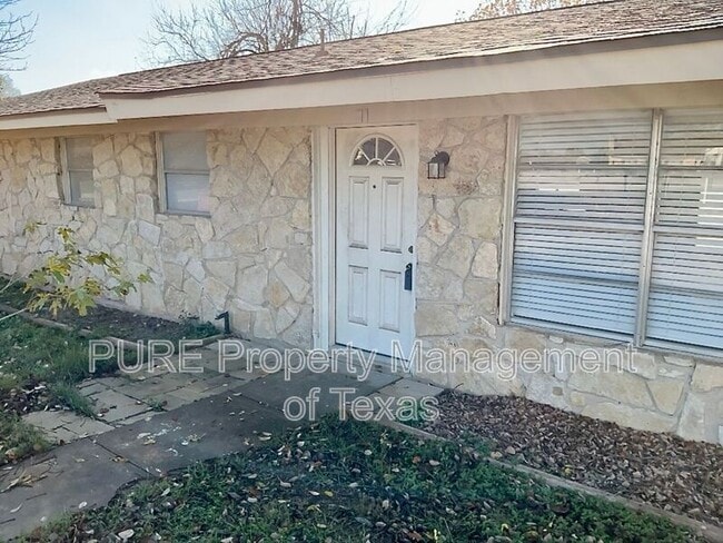 Building Photo - 310 Highland Estates Dr