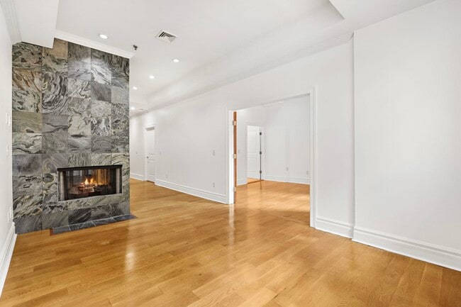 Building Photo - 81 Montgomery St Unit 3 Rental